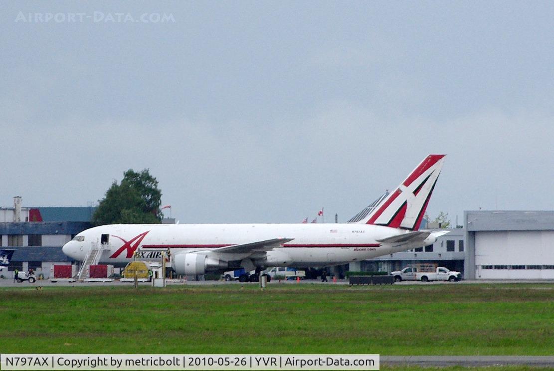 N797AX, 1985 Boeing 767-281 C/N 23147, Unloading cargo at YVR