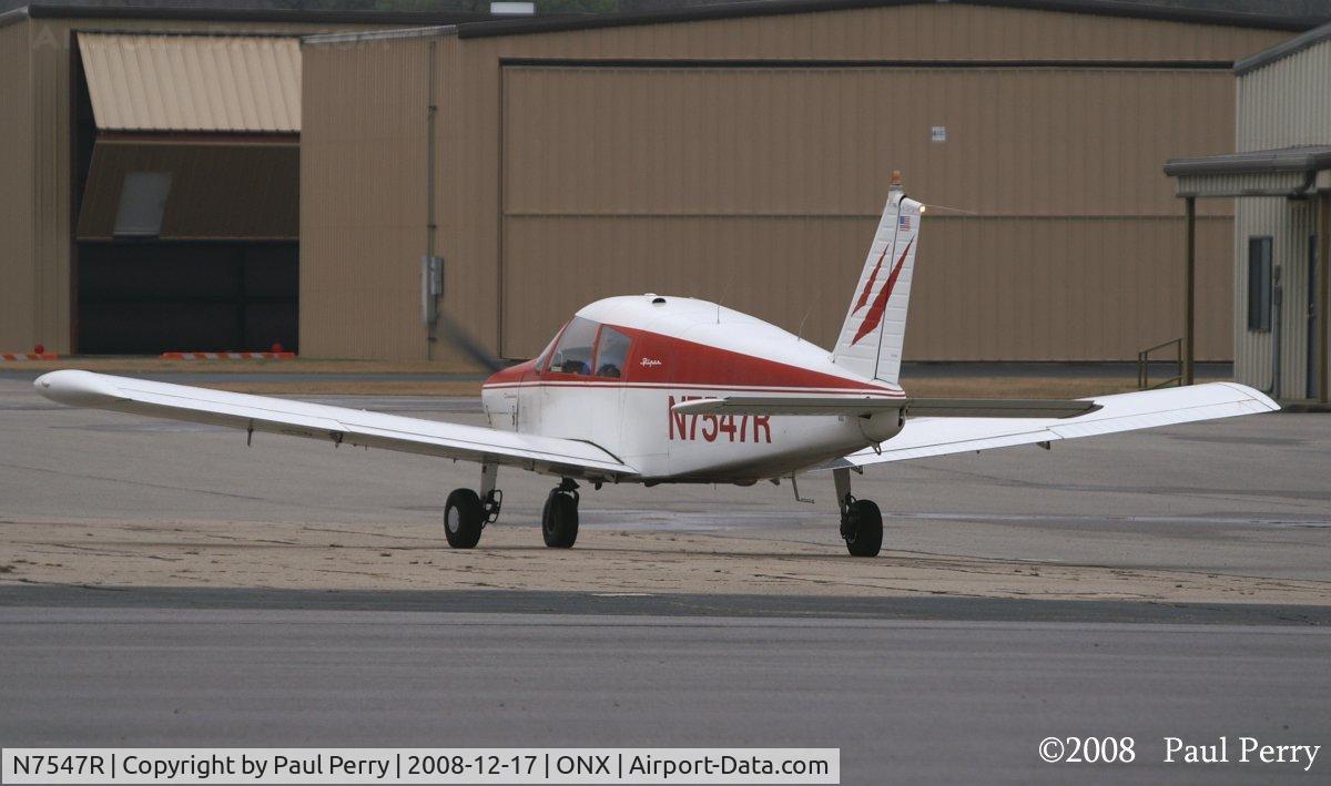 N7547R, 1966 Piper PA-28-140 C/N 28-22109, Taxiing out on an overcast day