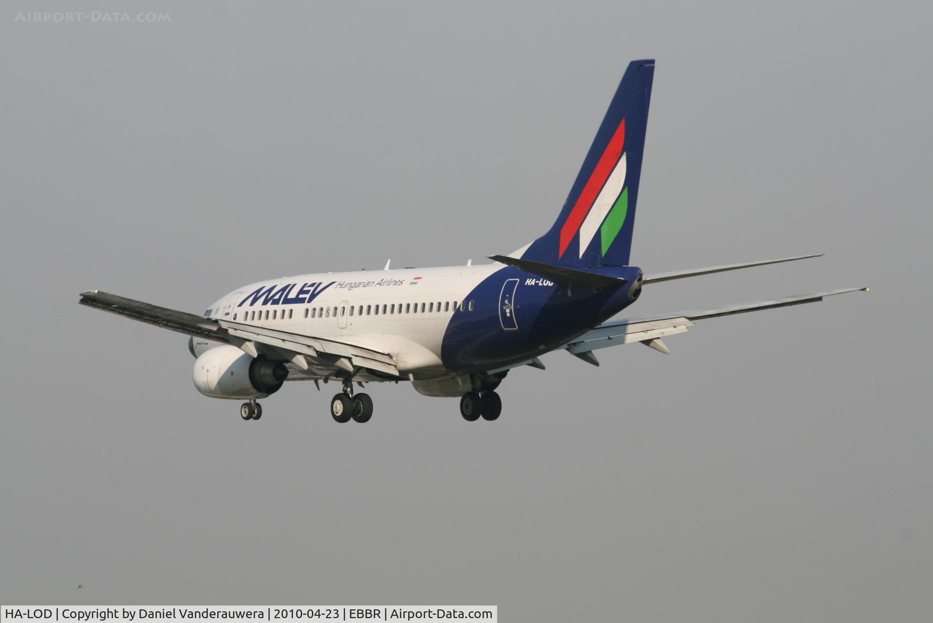 HA-LOD, 2003 Boeing 737-6Q8 C/N 28259, Flight MA600 is descending to RWY 25L