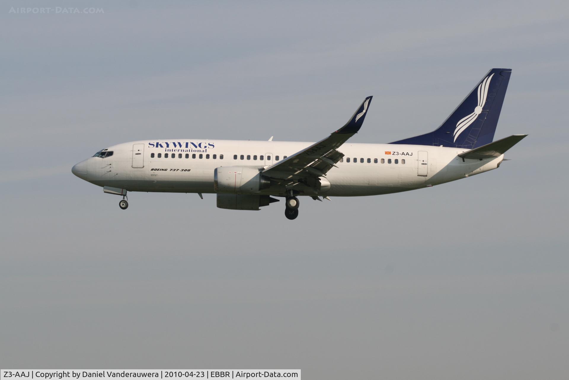 Z3-AAJ, 1987 Boeing 737-33A C/N 23827, Arrival of flight LFM511 to RWY 25L