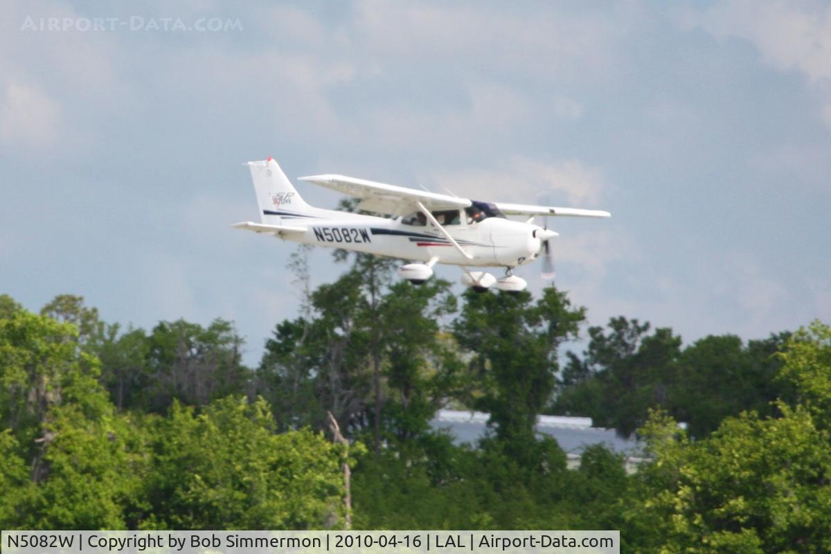 N5082W, 2001 Cessna 172S C/N 172S8970, Landing on 9 during Sun N Fun 2010 at Lakeland, FL.