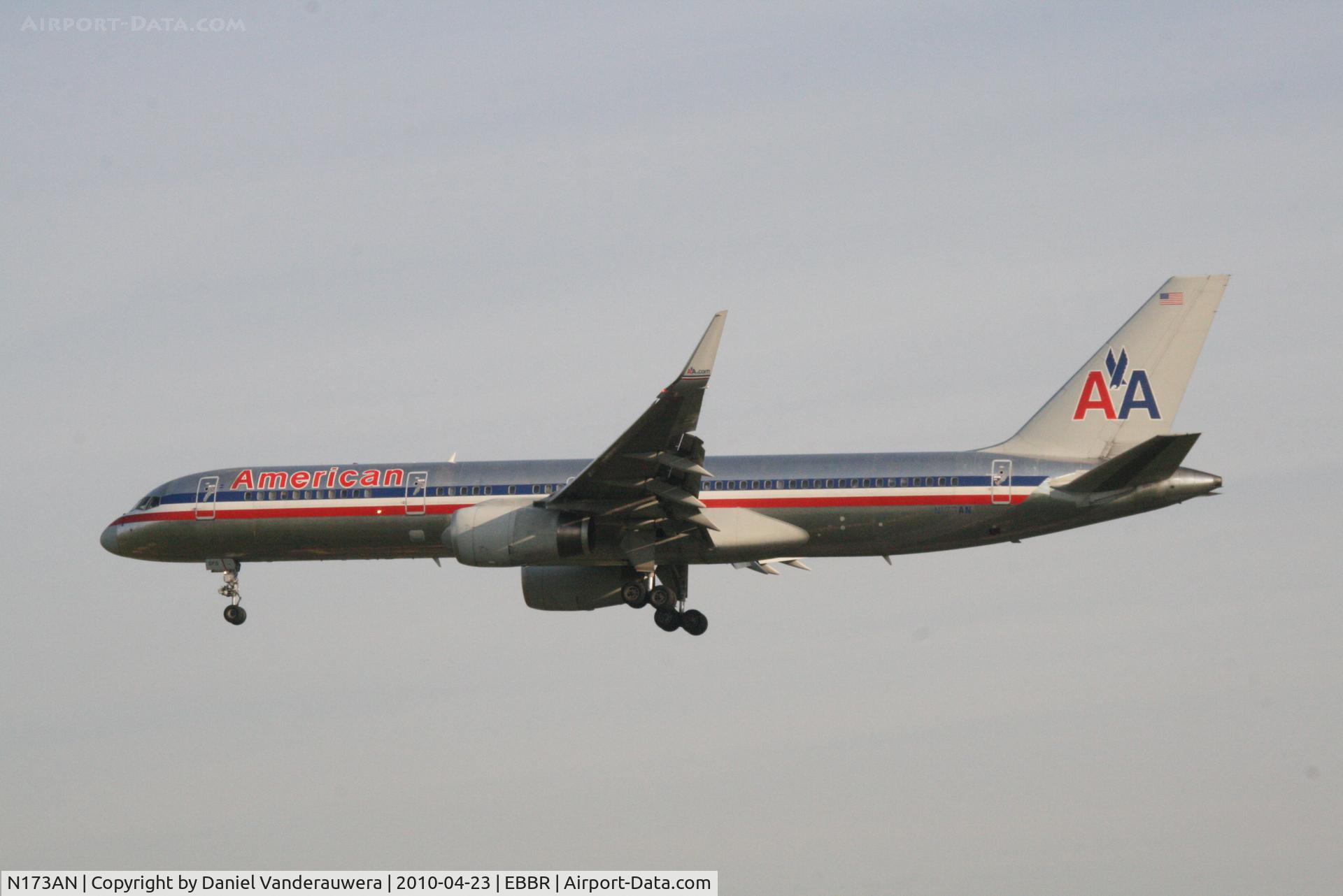N173AN, 2002 Boeing 757-223 C/N 32399, Arrival of flight AA172 to RWY 25L