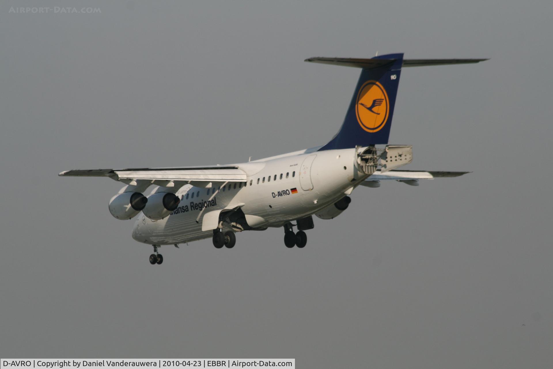 D-AVRO, 1994 British Aerospace Avro 146-RJ85 C/N E.2246, Flight LH4570 is descending to RWY 25L