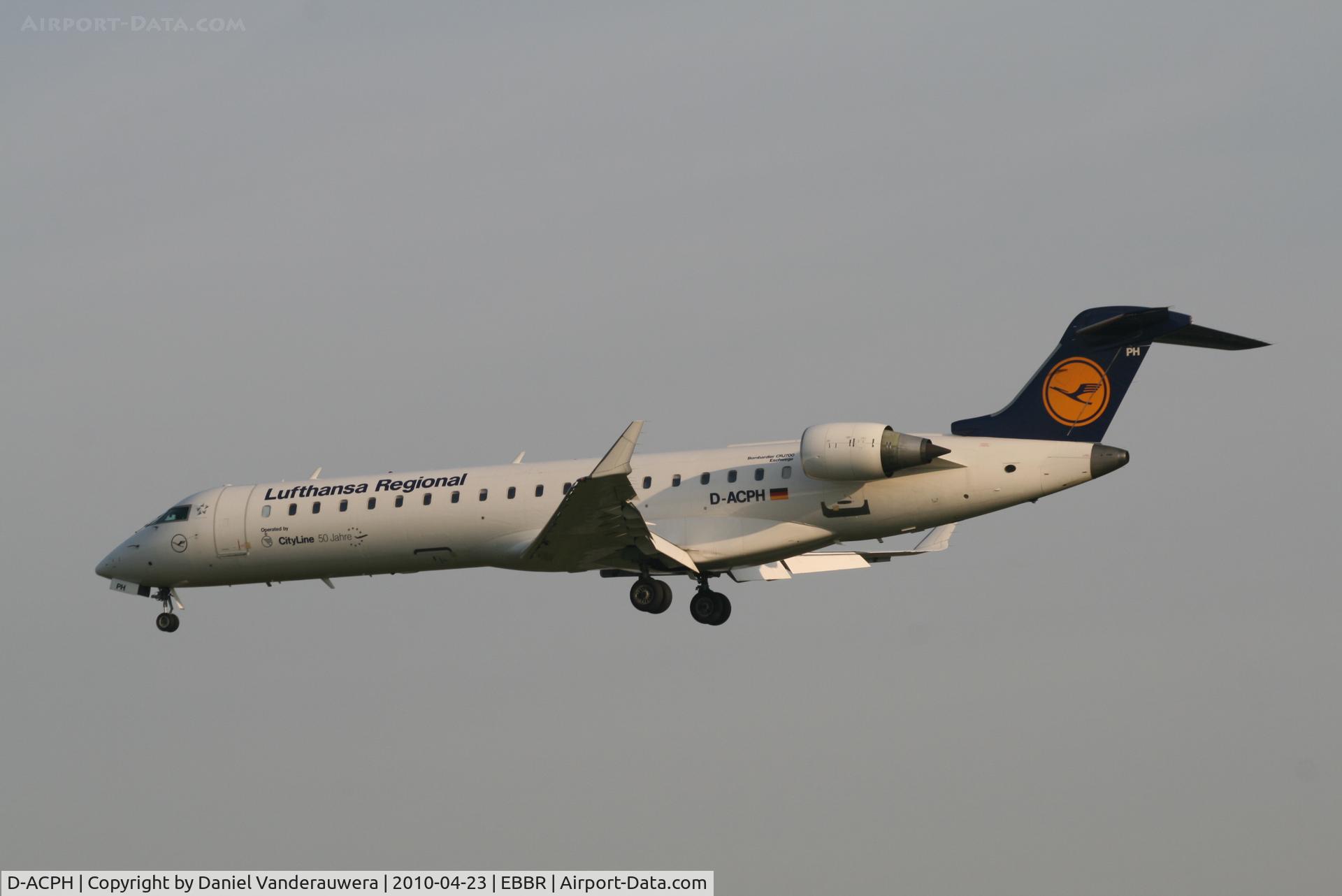 D-ACPH, 2002 Canadair CRJ-701ER (CL-600-2C10) Regional Jet C/N 10043, Flight LH4600 is descending to RWY 25L