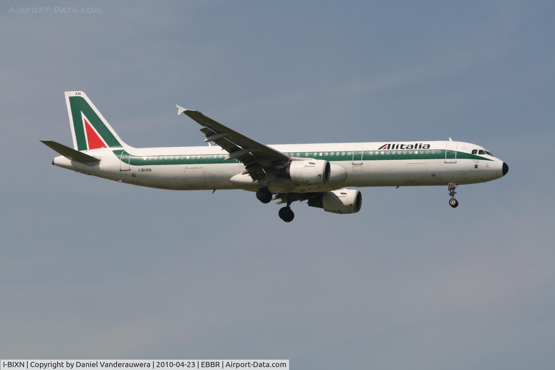 I-BIXN, 1996 Airbus A321-112 C/N 576, Arrival of flight AZ156 to RWY 02