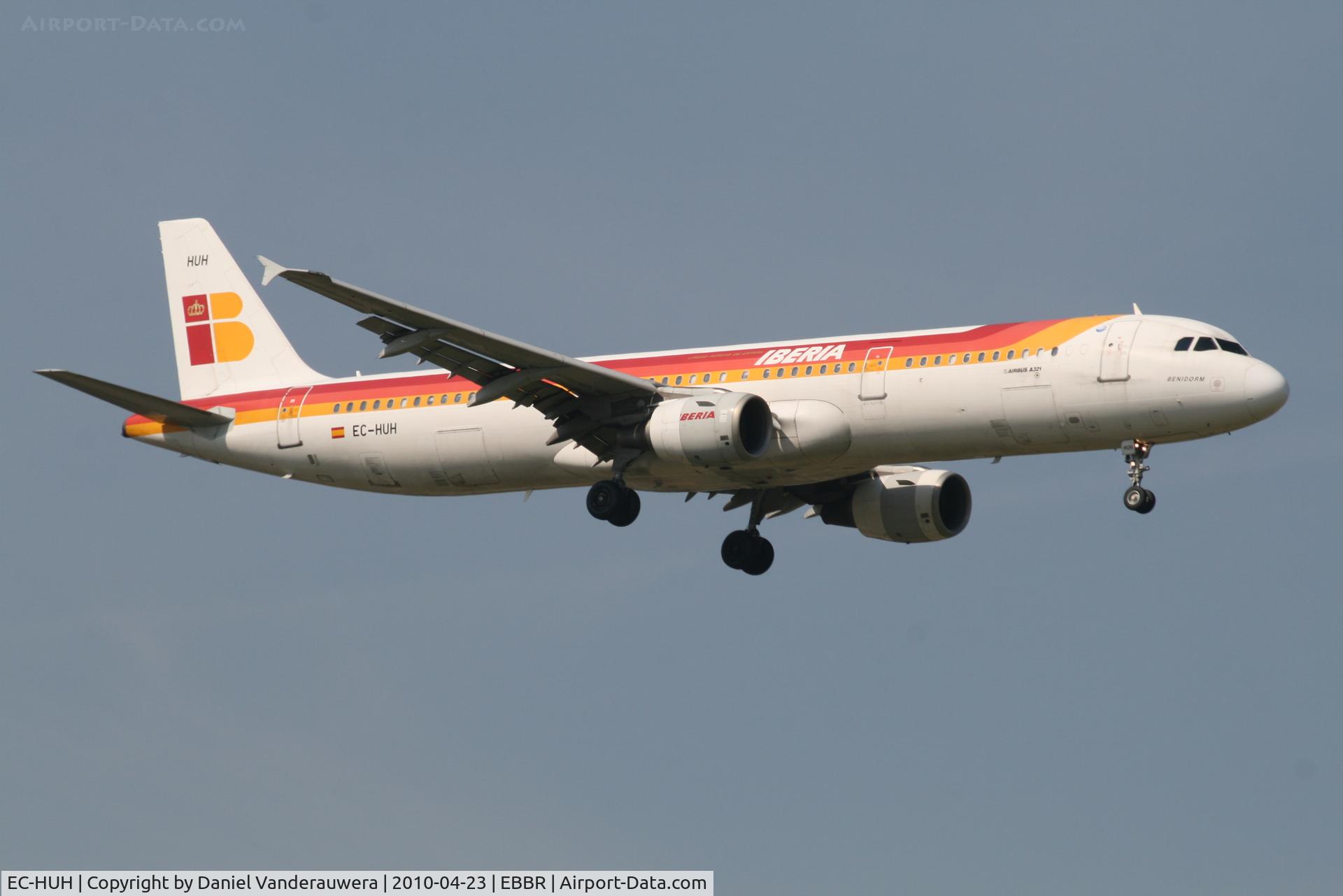 EC-HUH, 1999 Airbus A321-211 C/N 1021, Arrival of flight IB3206 to RWY 02