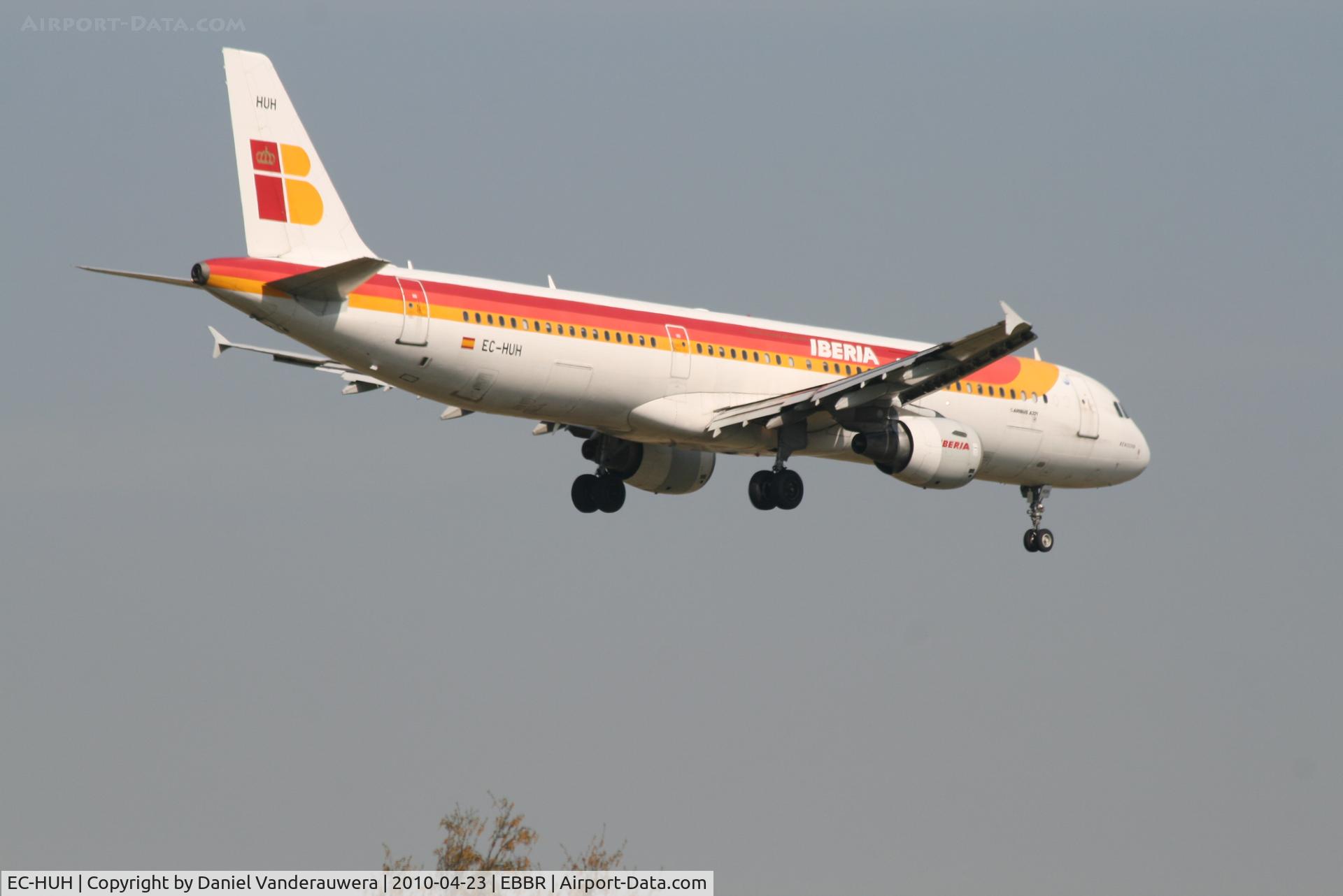 EC-HUH, 1999 Airbus A321-211 C/N 1021, Flight IB3206 is descending to RWY 02