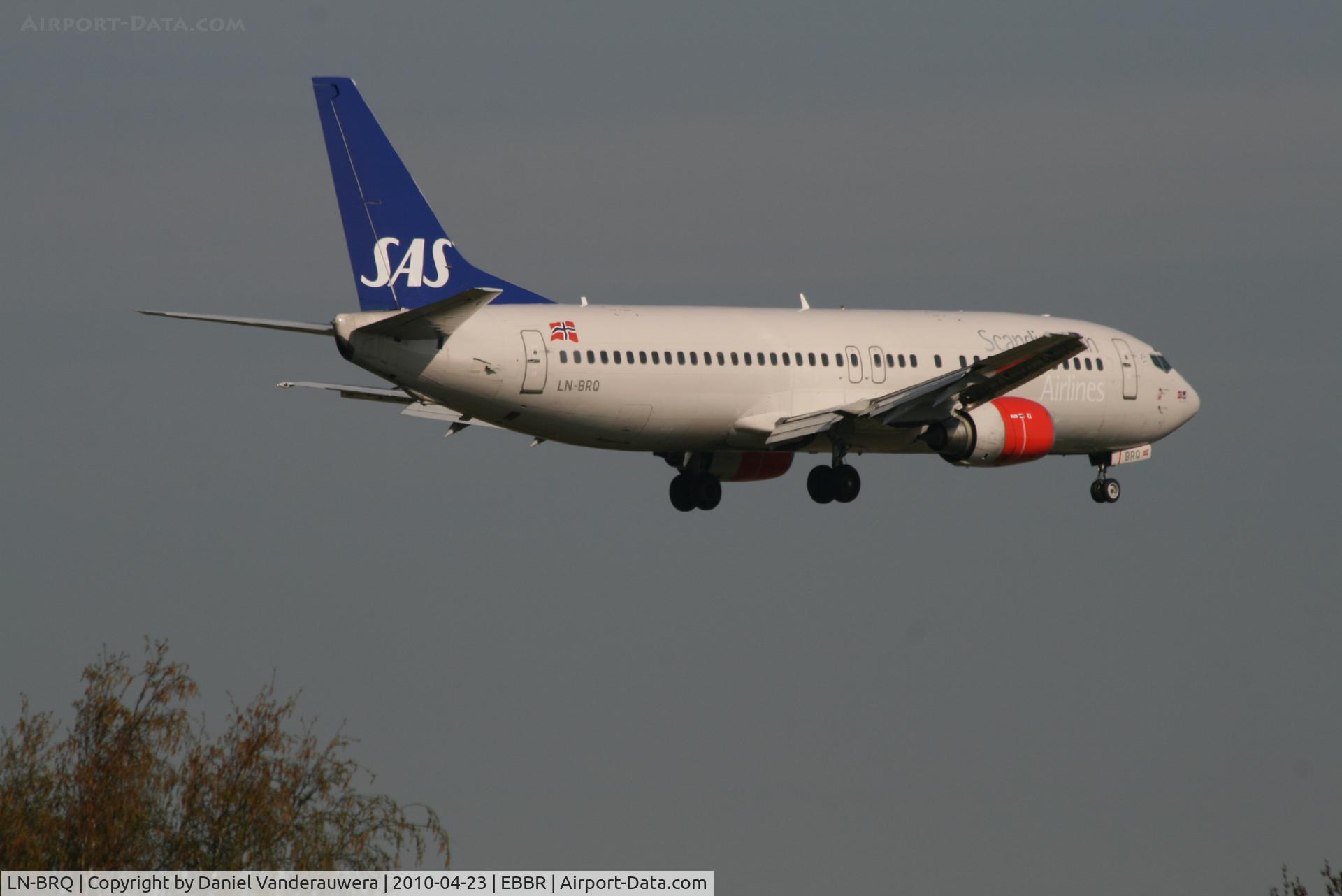 LN-BRQ, 1991 Boeing 737-405 C/N 25348, Flight SK4743 is descending to RWY 02