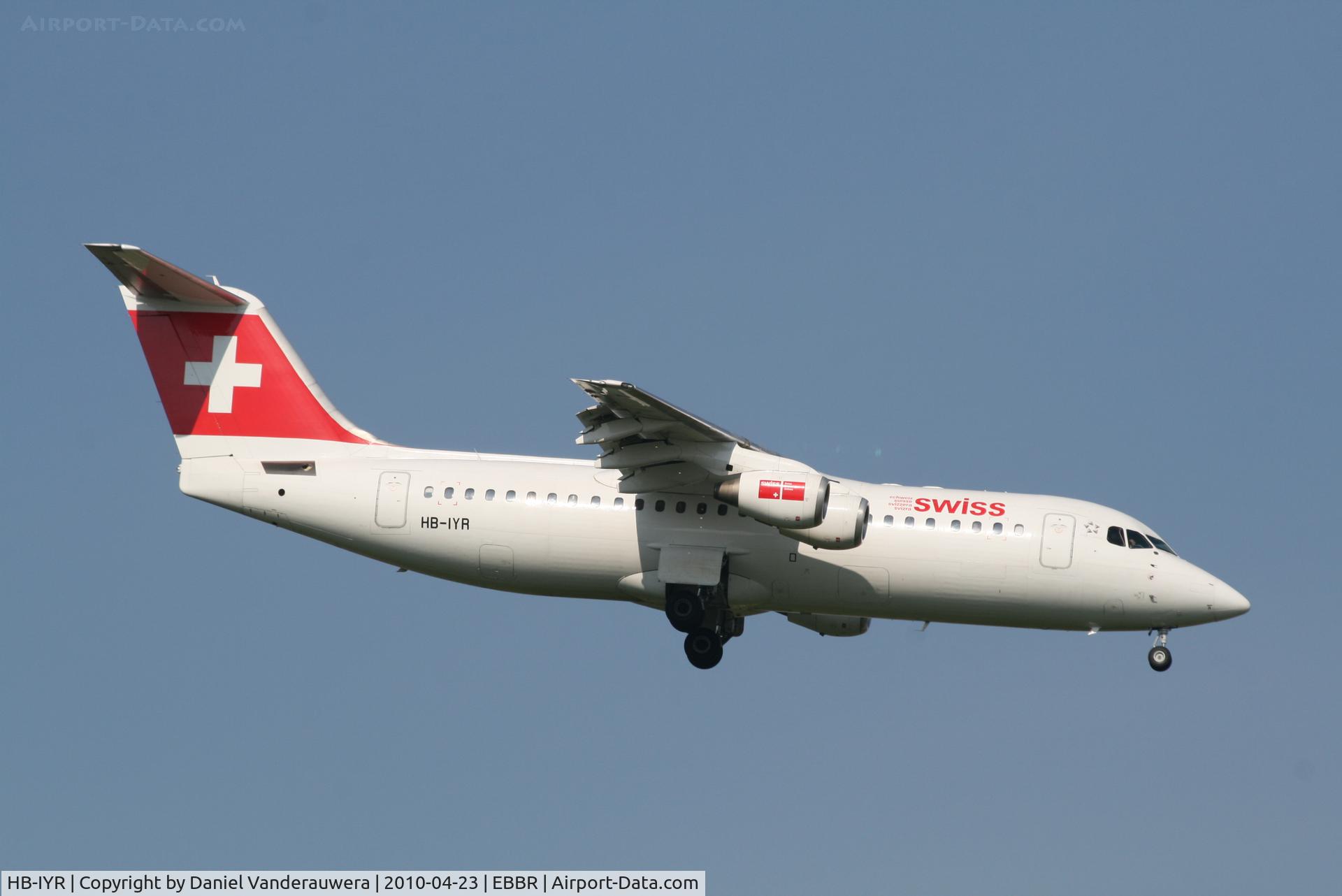 HB-IYR, 2001 British Aerospace Avro 146-RJ100 C/N E3382, Arrival of flight LX778 to RWY 02