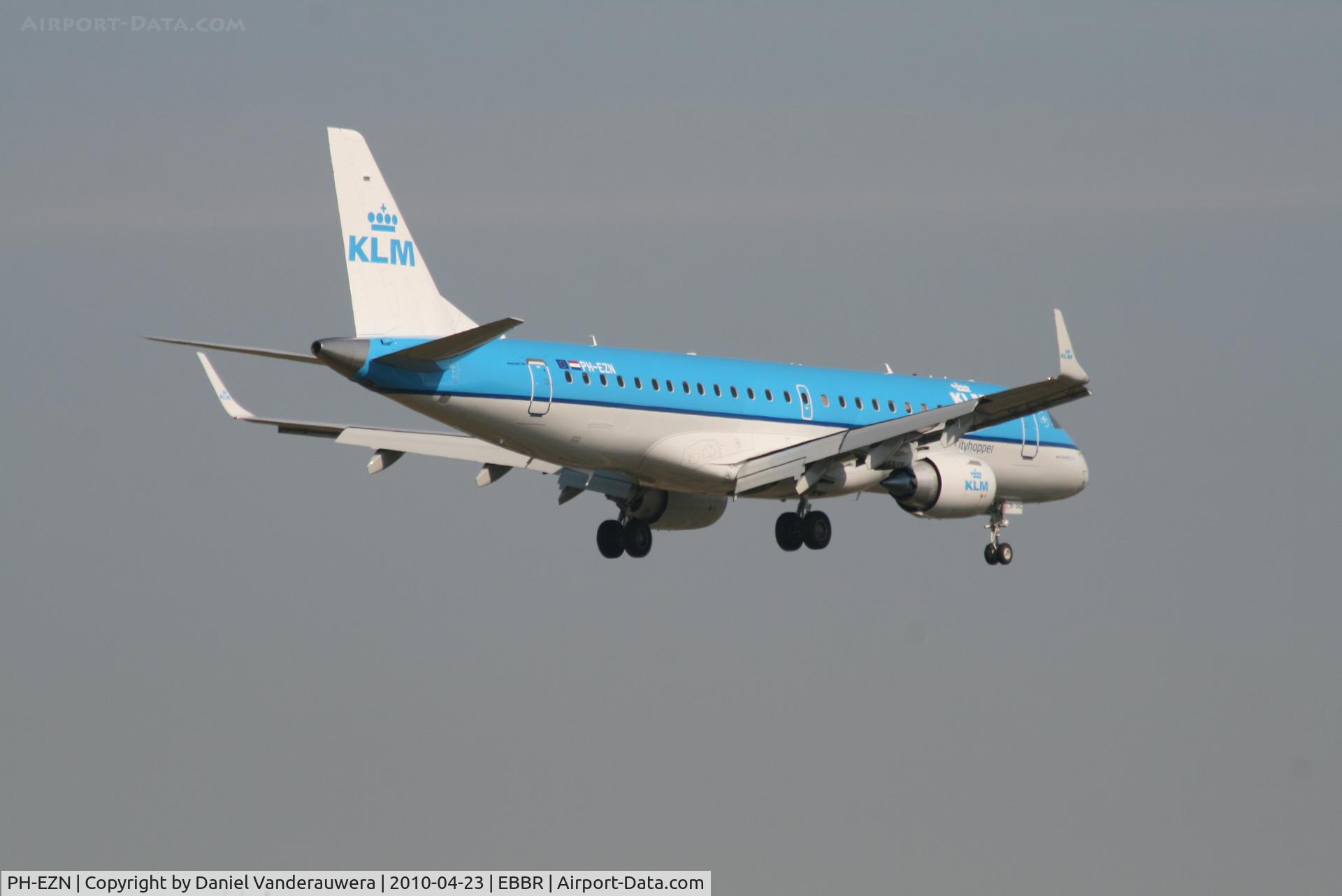 PH-EZN, 2010 Embraer 190LR (ERJ-190-100LR) C/N 19000342, Flight KL1723 is descending to RWY 02