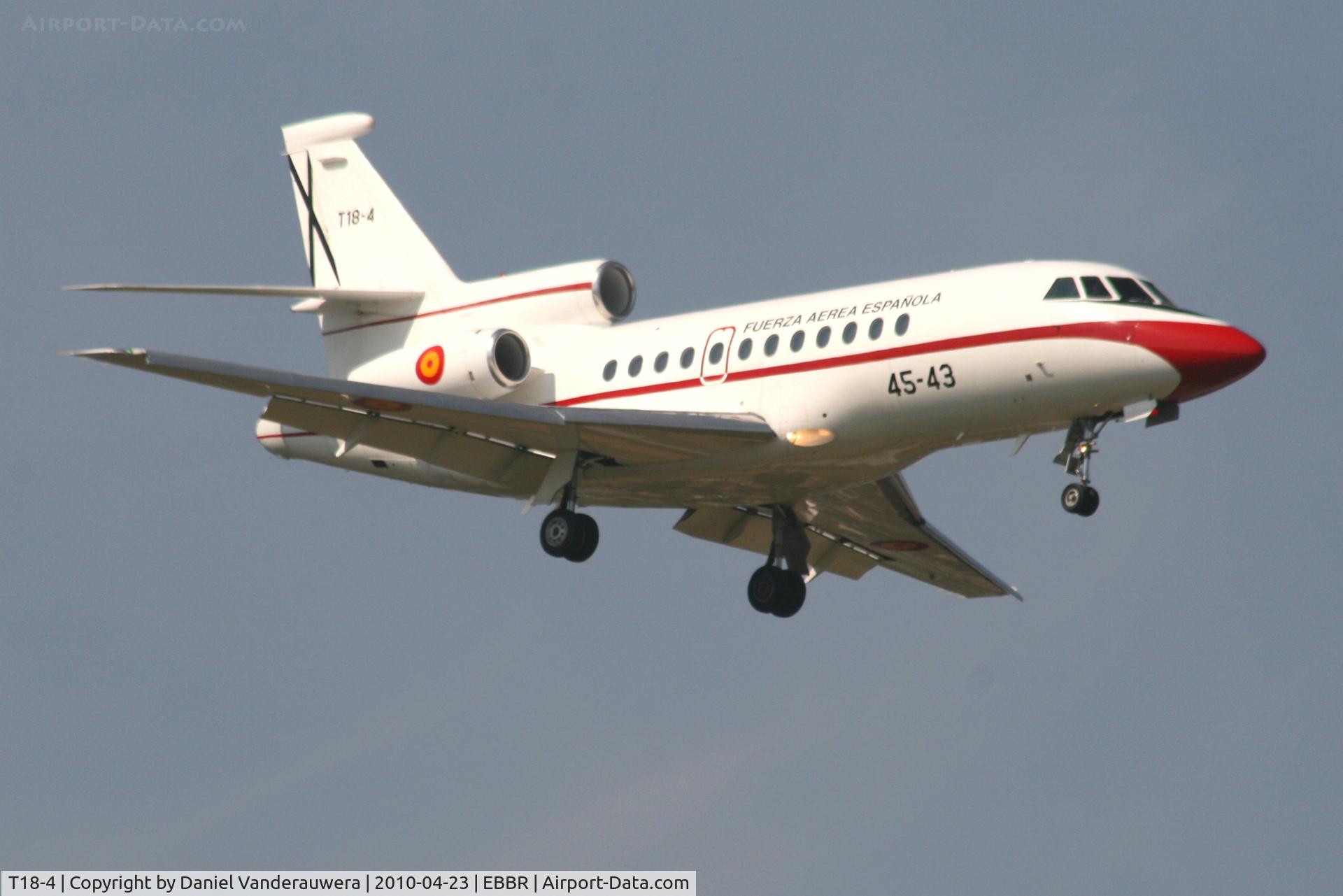 T18-4, 1989 Dassault Falcon 900B C/N 74, Arrival to RWY 02