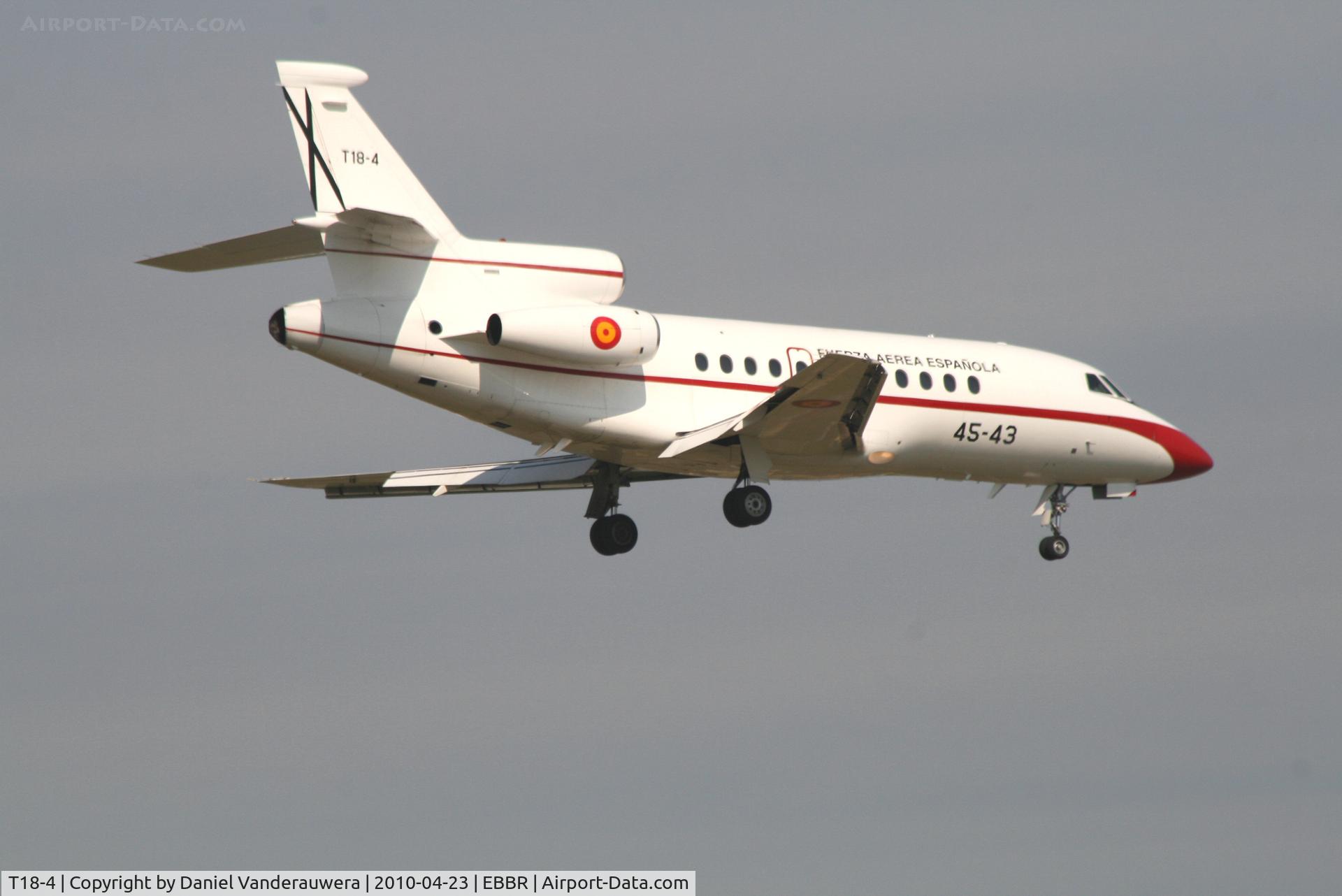 T18-4, 1989 Dassault Falcon 900B C/N 74, Descending to RWY 02