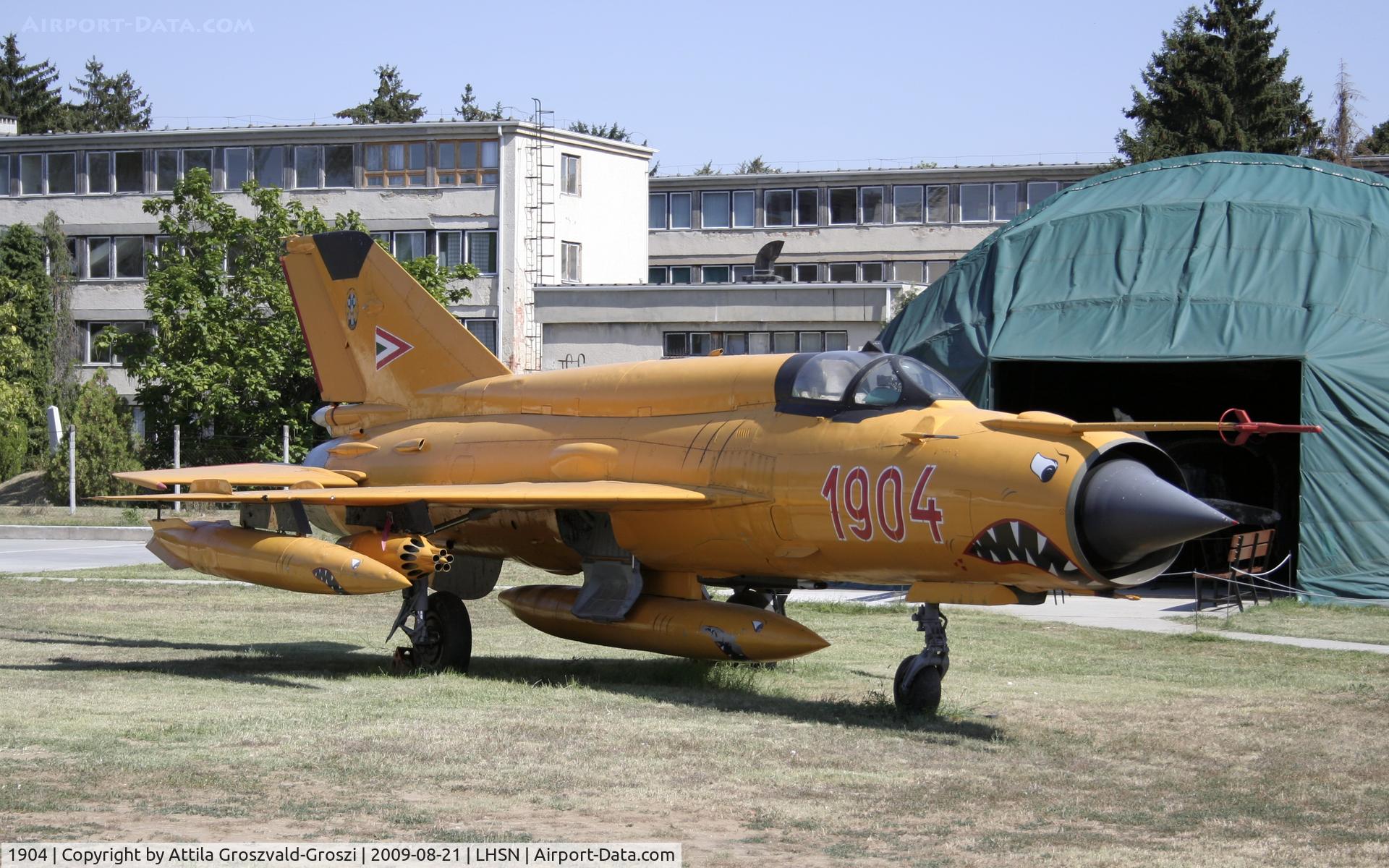 1904, 1978 Mikoyan-Gurevich MiG-21bis C/N 75061904, Szolnok Szandaszölös Airplane Museum