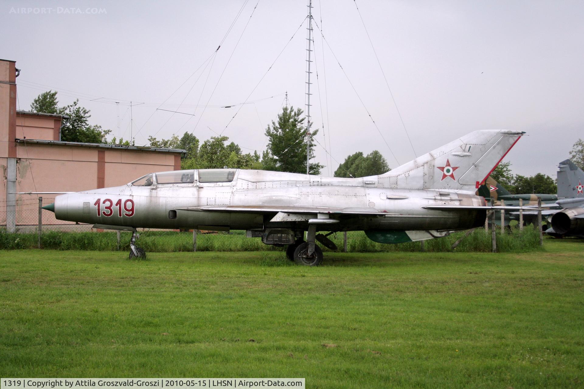 1319, 1965 Mikoyan-Gurevich MiG-21U-400 C/N 661319, Szolnok Szandaszöllös Airplane Museum