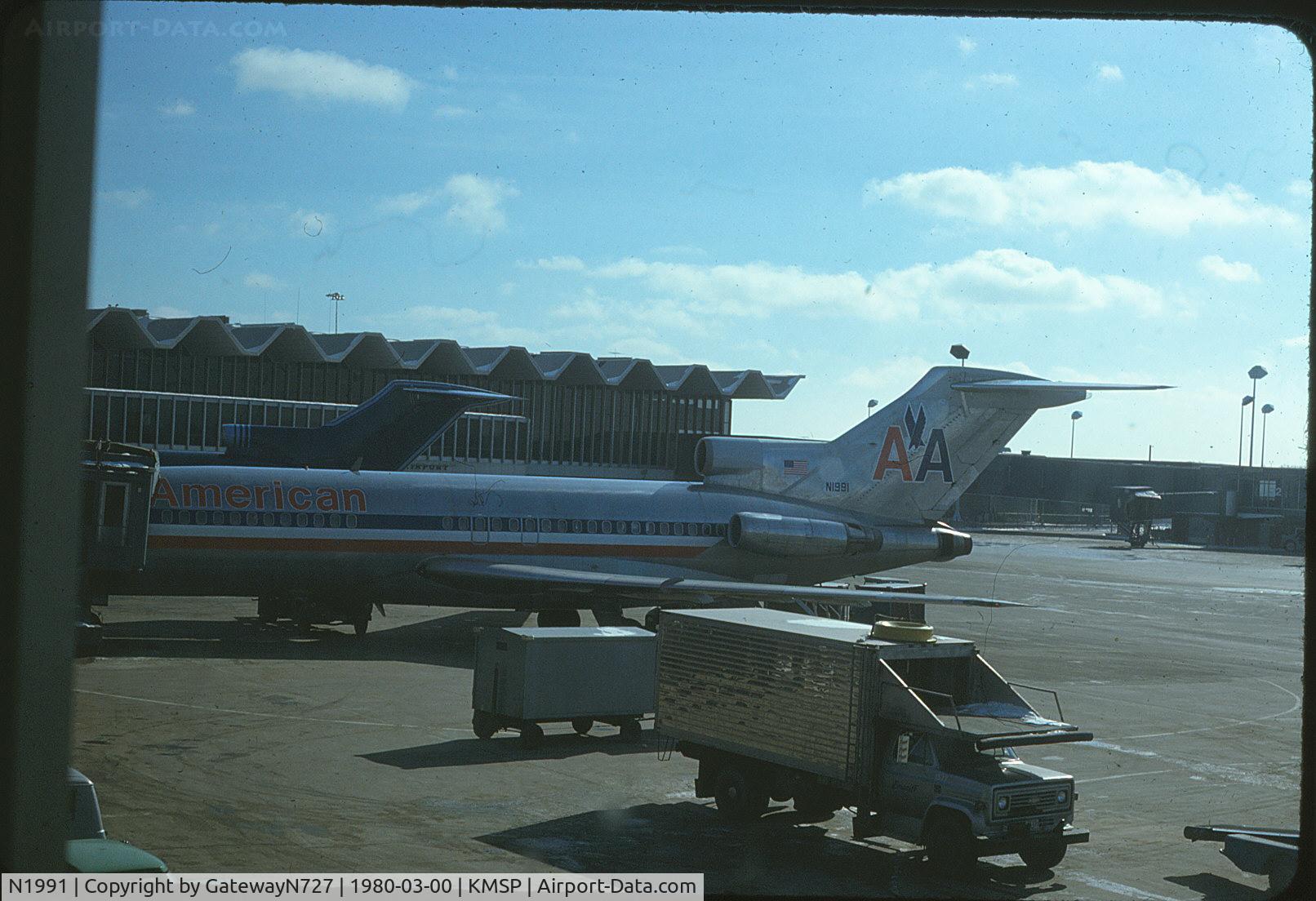N1991, Boeing 727-23 C/N 18447, At MSP.