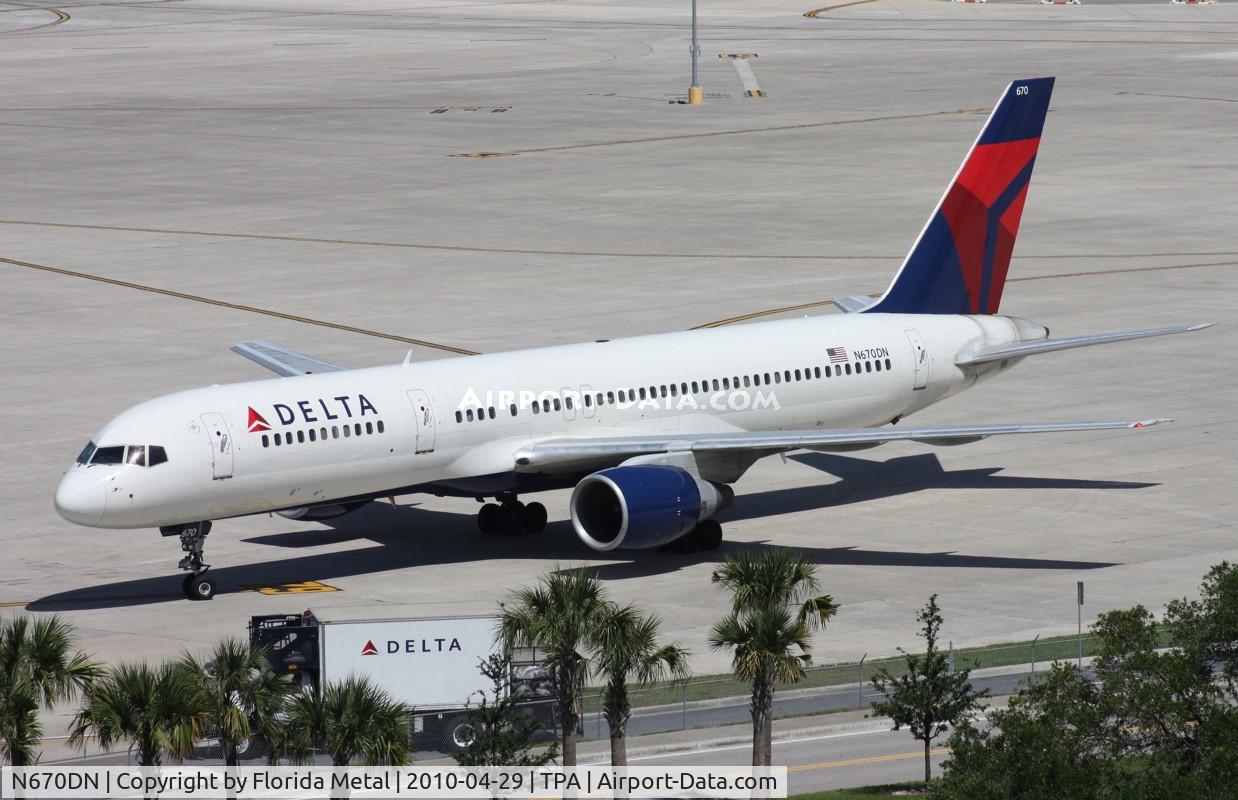 N670DN, 1992 Boeing 757-232 C/N 25331, Delta 757-200