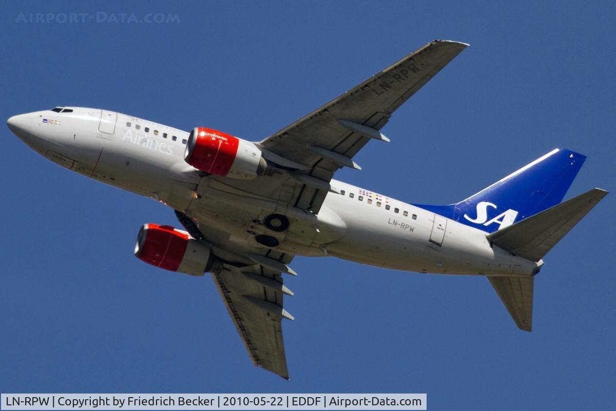 LN-RPW, 1999 Boeing 737-683 C/N 28289, departure via RW25L