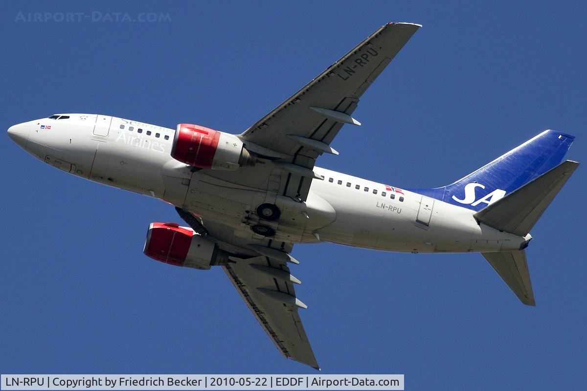 LN-RPF, 1999 Boeing 737-683 C/N 28307, departing via RW25L