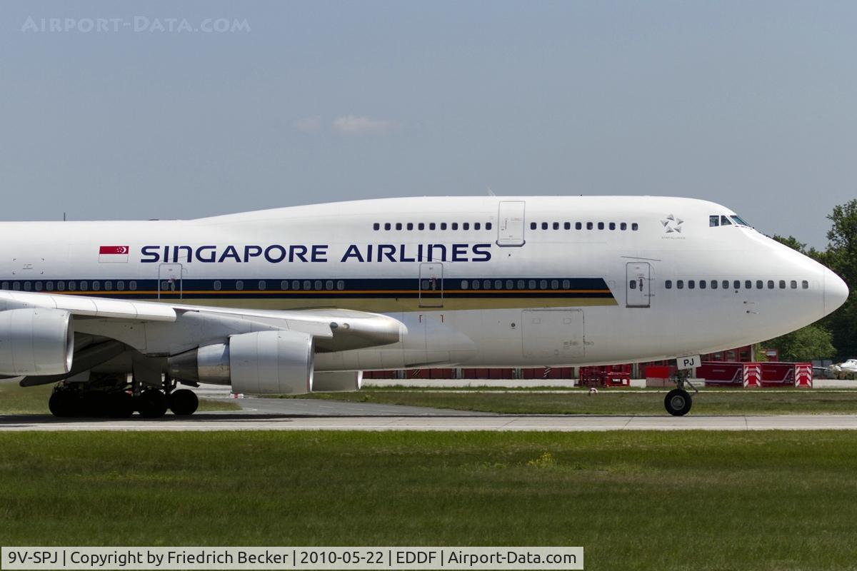 9V-SPJ, 1996 Boeing 747-412 C/N 26556, departing via RW18W