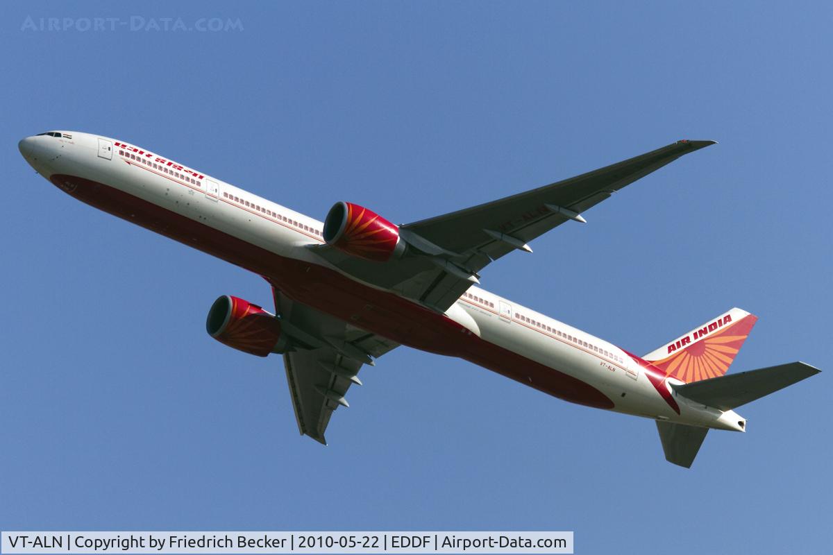 VT-ALN, 2008 Boeing 777-337/ER C/N 36312, departing via RW25R