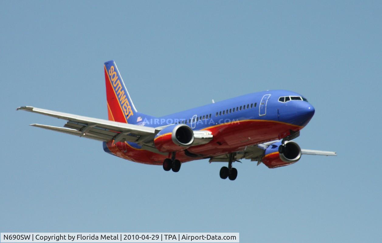 N690SW, 1988 Boeing 737-3G7 C/N 23783, Southwest 737-300