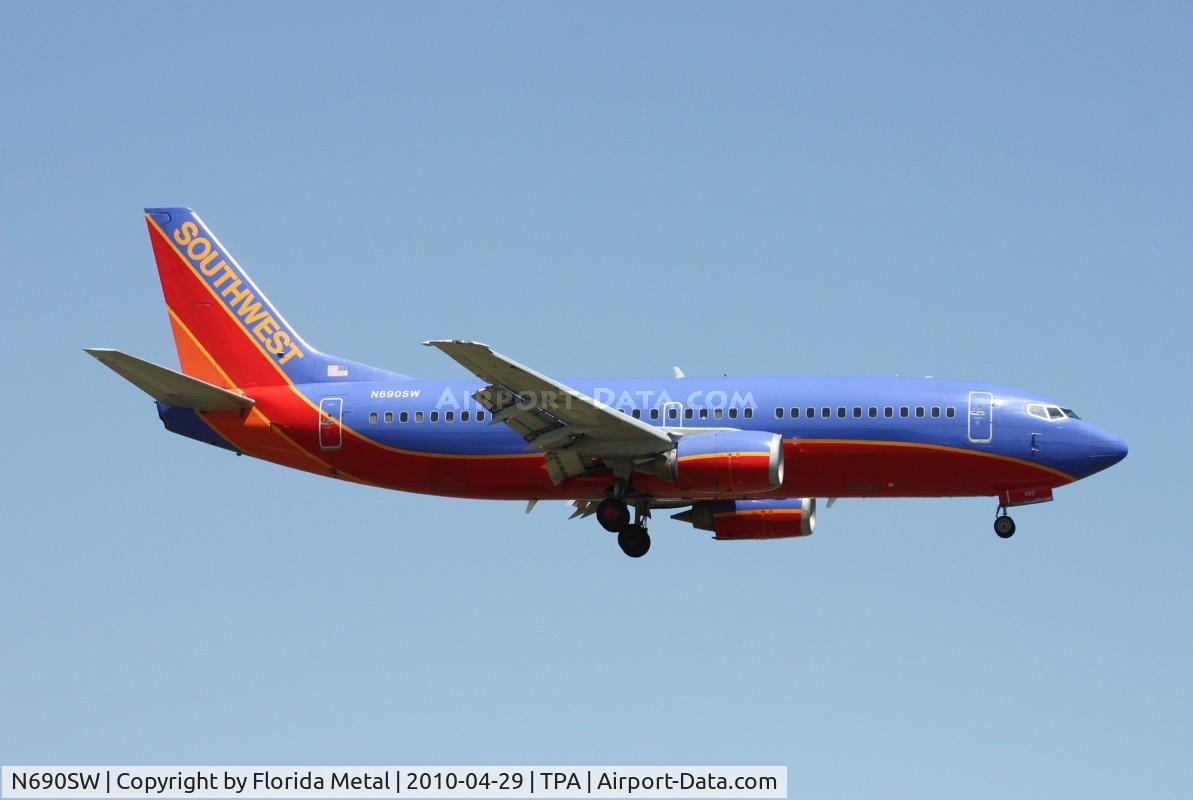 N690SW, 1988 Boeing 737-3G7 C/N 23783, Southwest 737-300