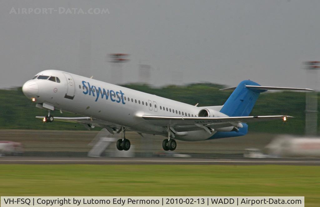 VH-FSQ, 1993 Fokker 100 (F-28-0100) C/N 11450, Skywest