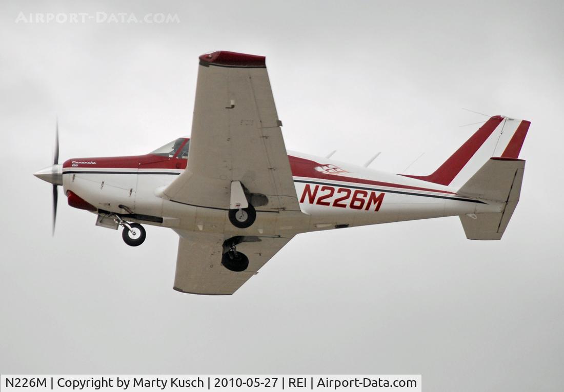 N226M, 1960 Piper PA-24-250 Comanche C/N 24-2326, Departing Runway 26