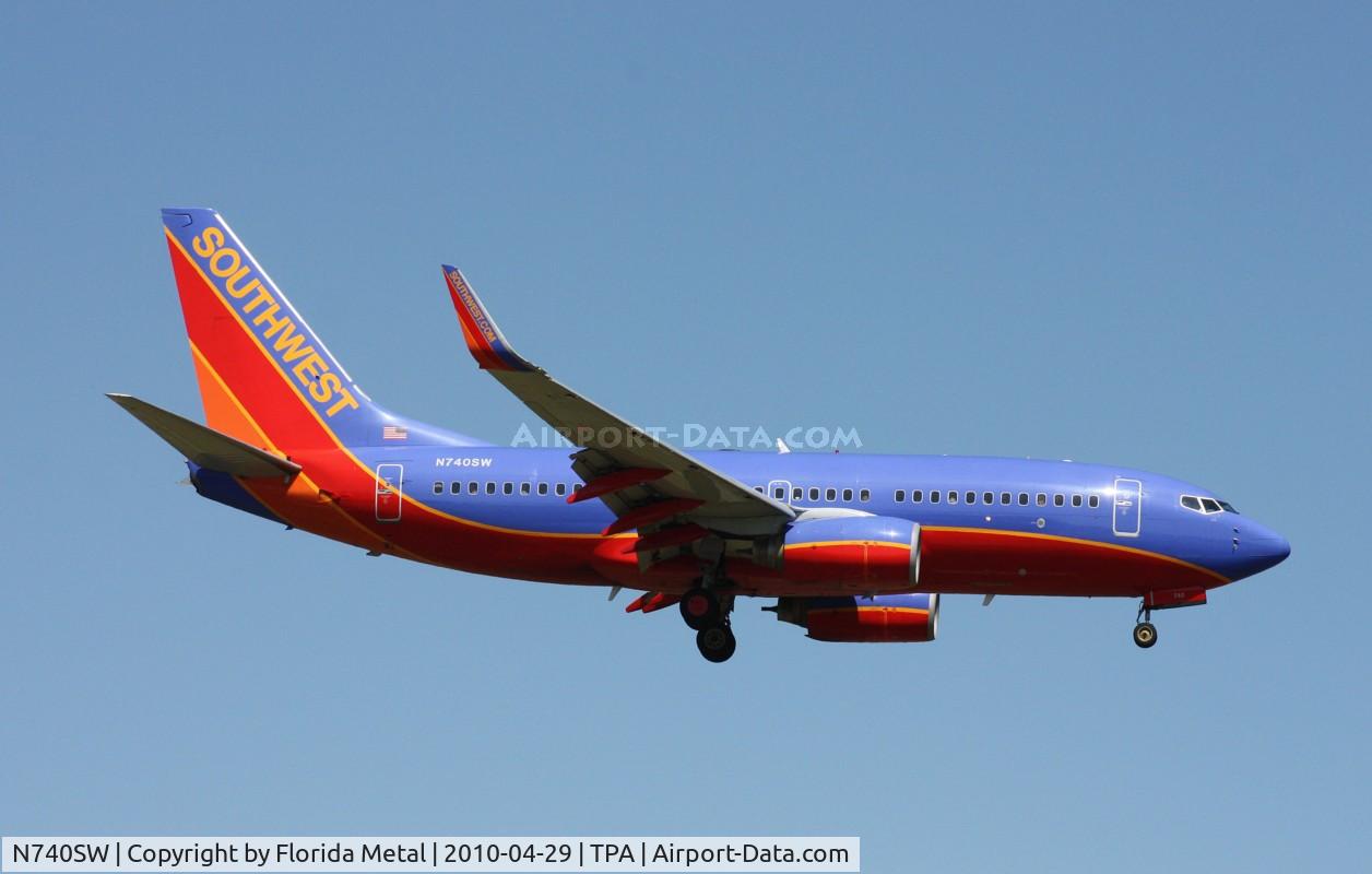 N740SW, 1998 Boeing 737-7H4 C/N 29276, Southwest 737-700