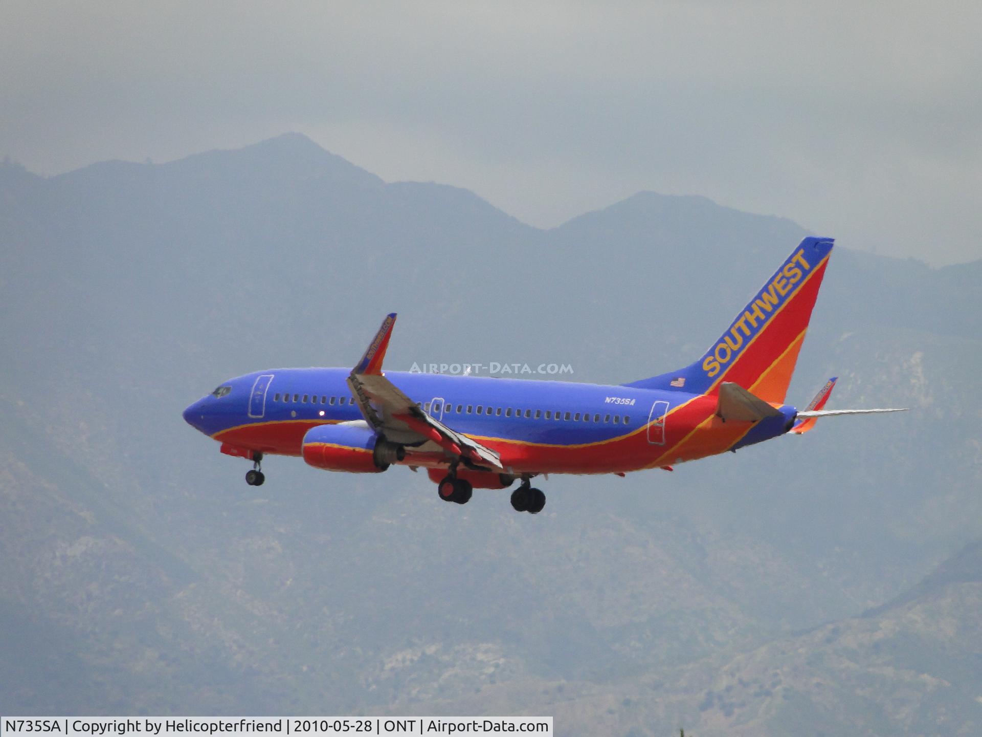 N735SA, 1999 Boeing 737-7H4 C/N 27867, On final 26R
