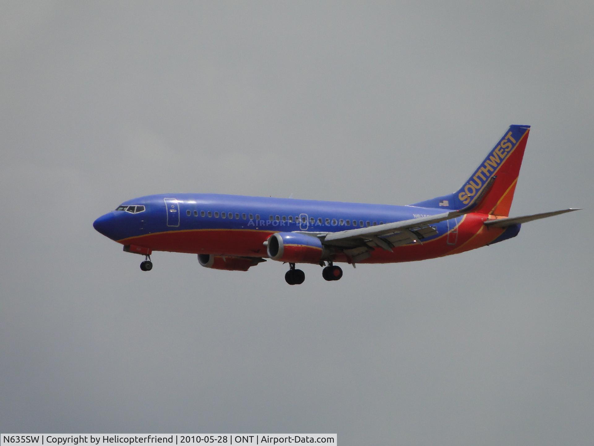 N635SW, 1996 Boeing 737-3H4 C/N 27708, Approaching 26R