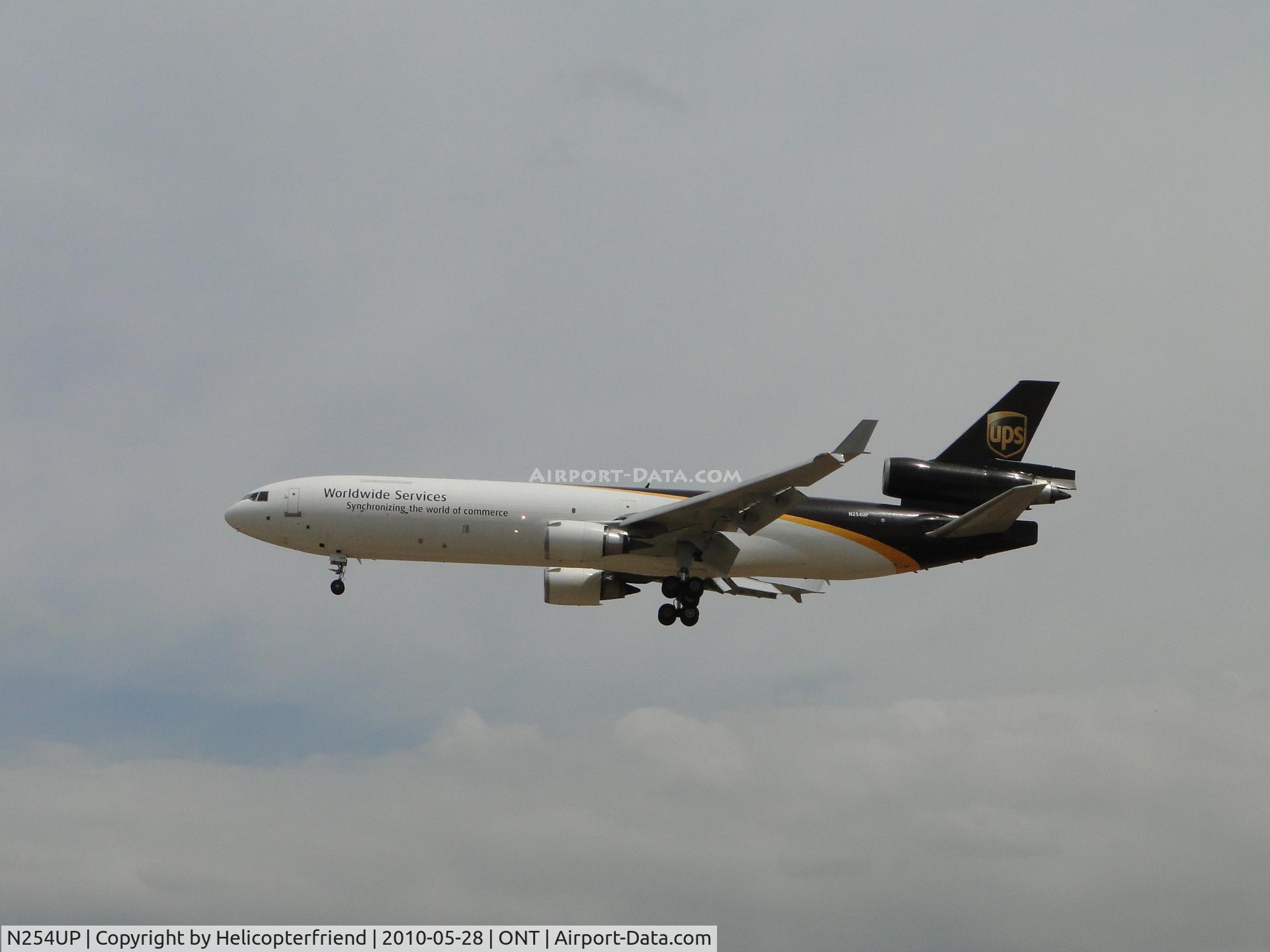 N254UP, 1993 McDonnell Douglas MD-11F C/N 48406, On final to 26L arriving from Hawaii