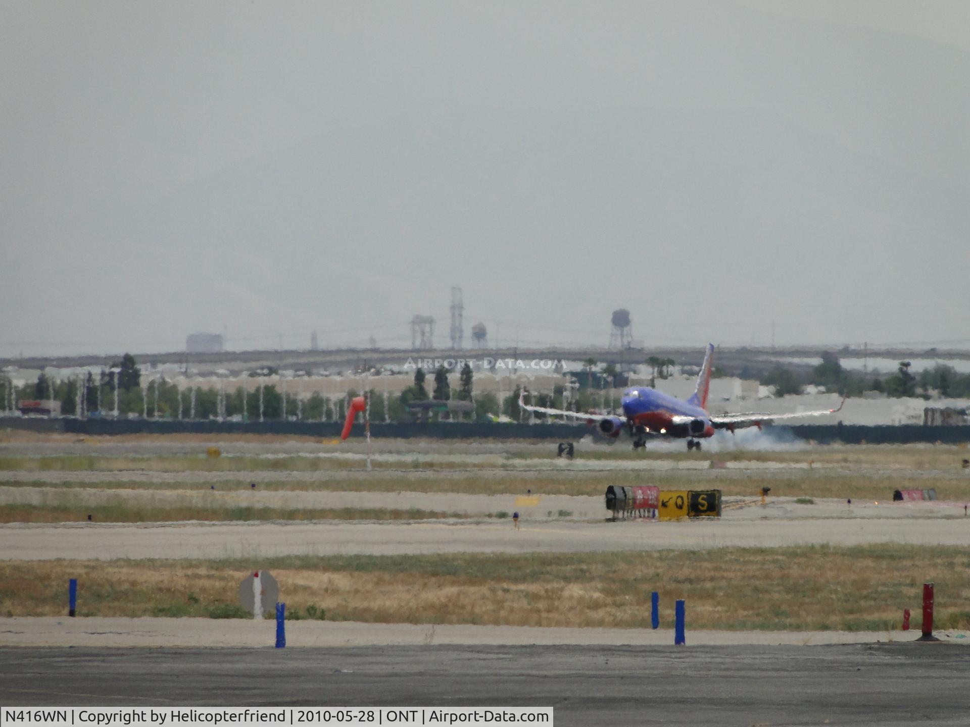N416WN, 2001 Boeing 737-7H4 C/N 32453, Touch down on 26R