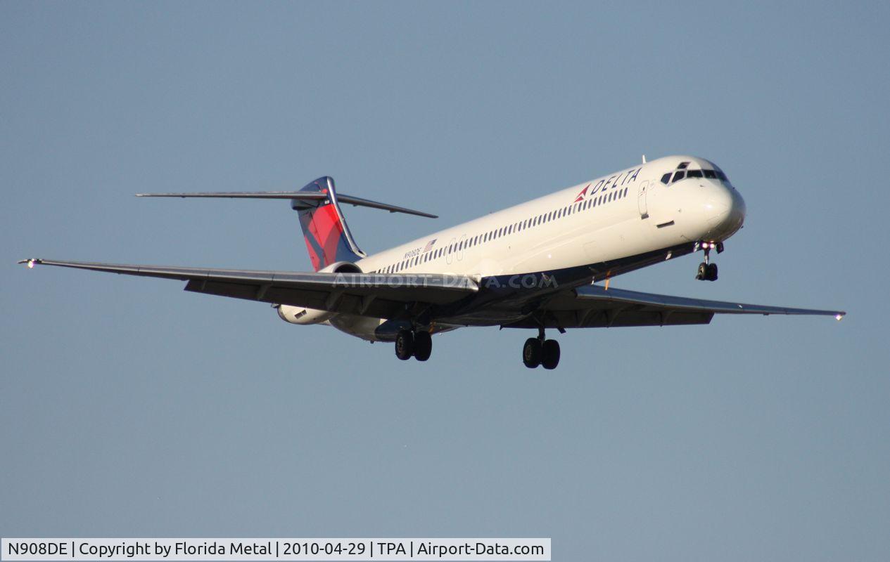 N908DE, 1992 McDonnell Douglas MD-88 C/N 53417, Delta MD-88