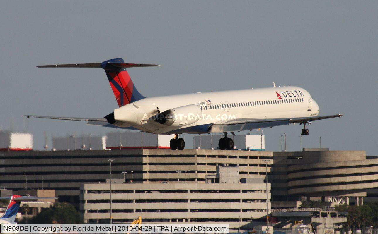 N908DE, 1992 McDonnell Douglas MD-88 C/N 53417, Delta MD-88