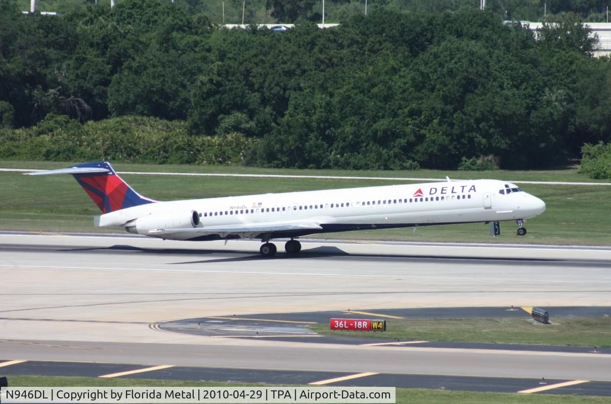 N946DL, 1989 McDonnell Douglas MD-88 C/N 49819, Delta MD-88