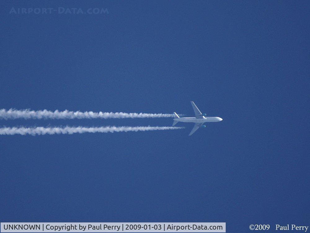 UNKNOWN, Contrails Various C/N Unknown, Thomsonfly Flight 59 over North Carolina0