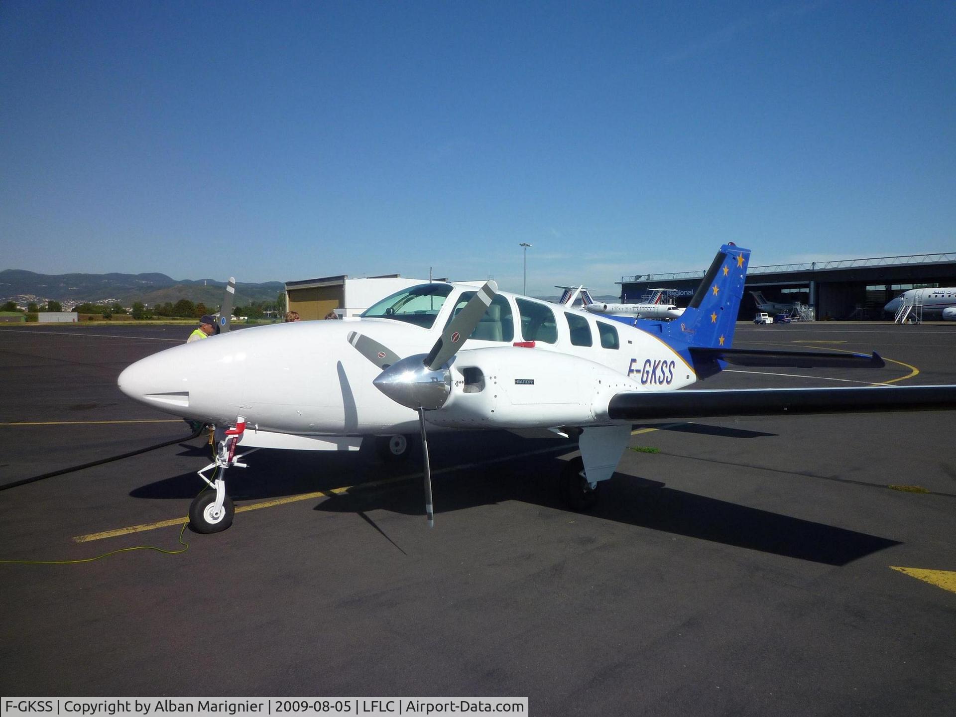 F-GKSS, 1971 Beech 58 Baron C/N TH-154, F-GKSS at Clermont Ferrand (LFLC) arrived from Le Mans (LFRM)