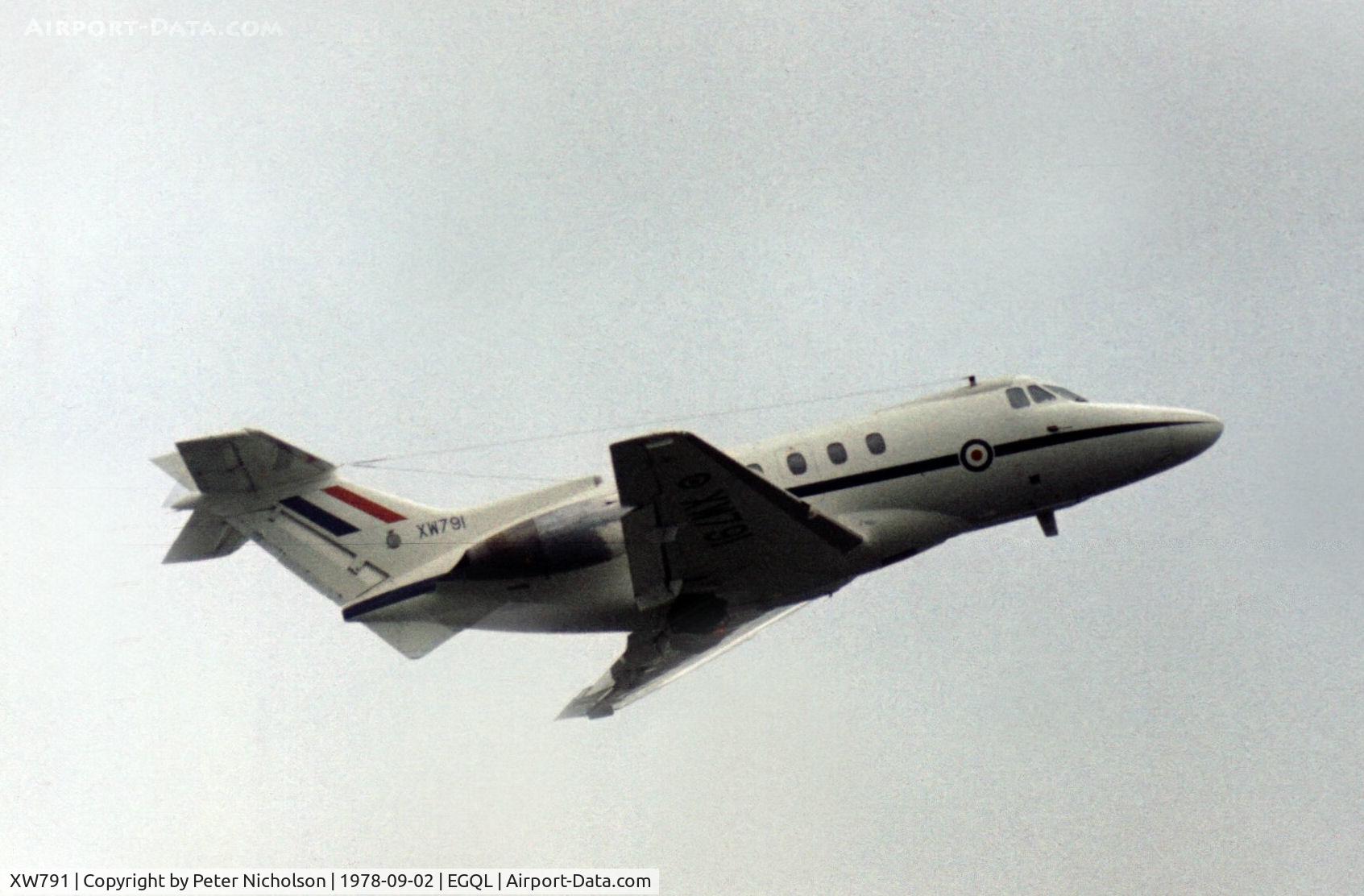 XW791, 1971 Hawker Siddeley HS.125 CC.1 C/N 25268, HS.125 CC.1 of 32 Squadron climbing out of RAF Leuchars after the 1978 Leuchars Airshow.