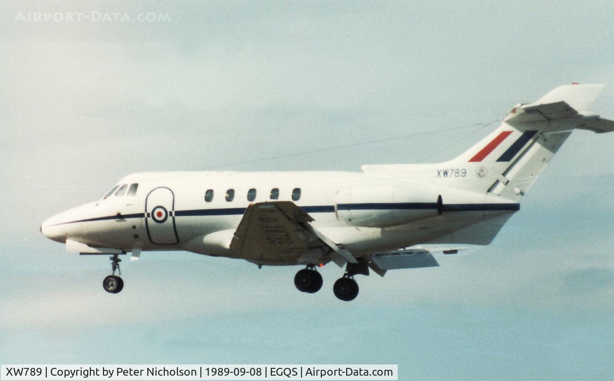 XW789, 1971 Hawker Siddeley HS.125 CC.1 C/N 25264, HS.125 CC.1 of 32 Squadron at RAF Northolt on final approach to RAF Lossiemouth in September 1989.
