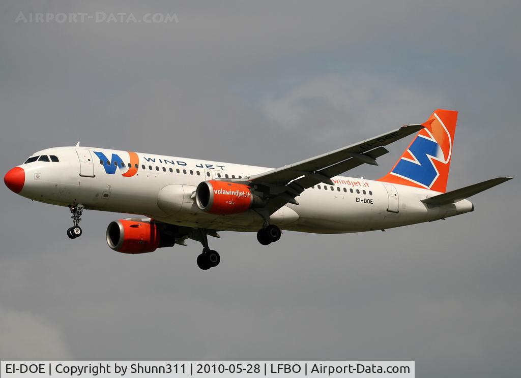 EI-DOE, Airbus A320-211 C/N 215, Landing rwy 32L