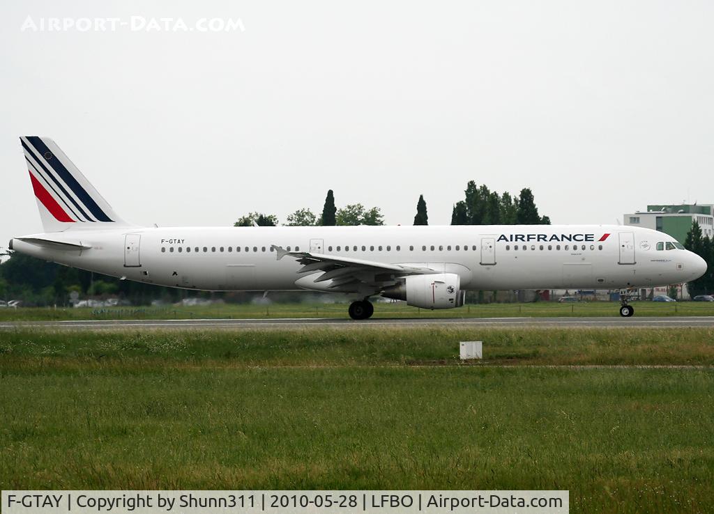 F-GTAY, 2010 Airbus A321-212 C/N 4251, Lining up rwy 32R for departure...