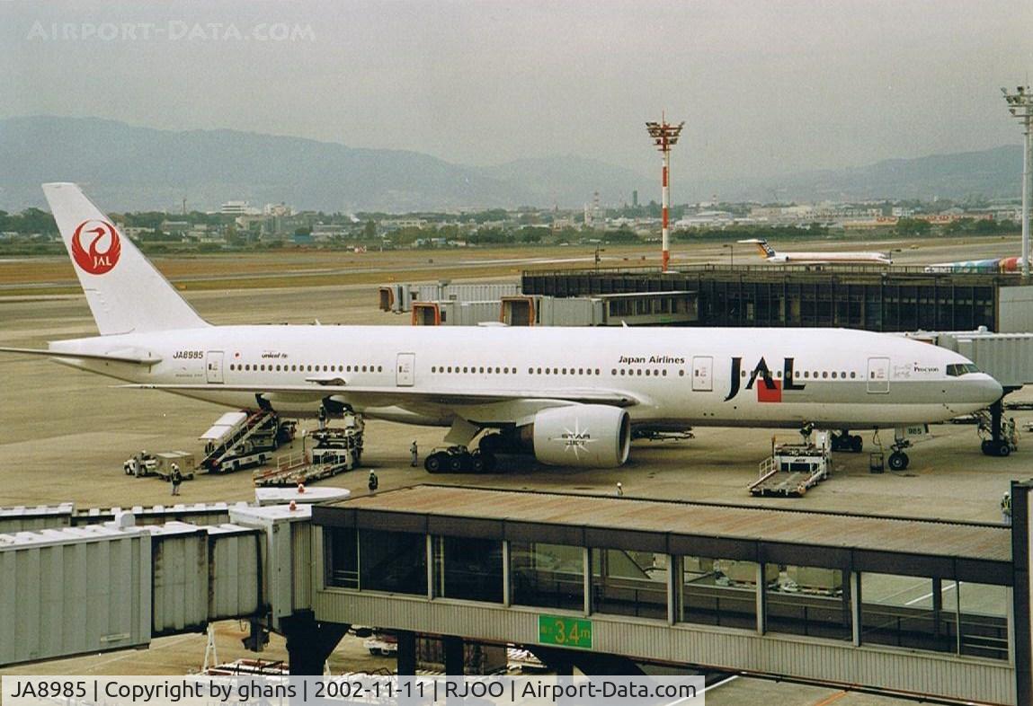 JA8985, 1997 Boeing 777-246 C/N 27652, Standing at the gate