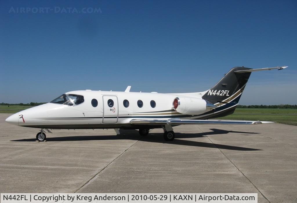 N442FL, 2002 Raytheon Aircraft Company 400A C/N RK-334, On the ramp.