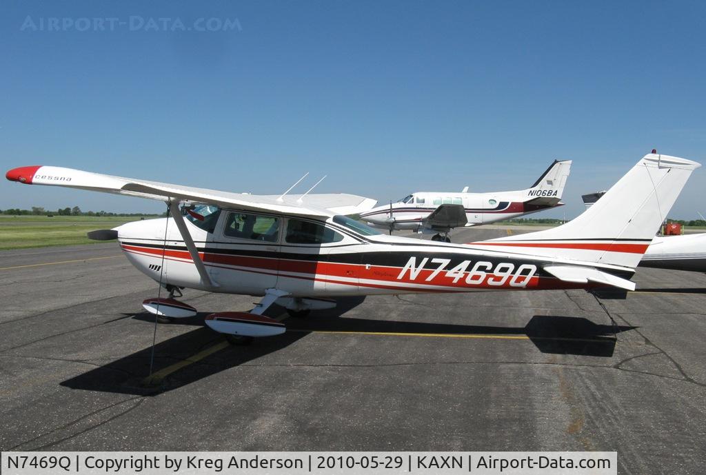 N7469Q, 1972 Cessna 182P Skylane C/N 18261109, On the line.