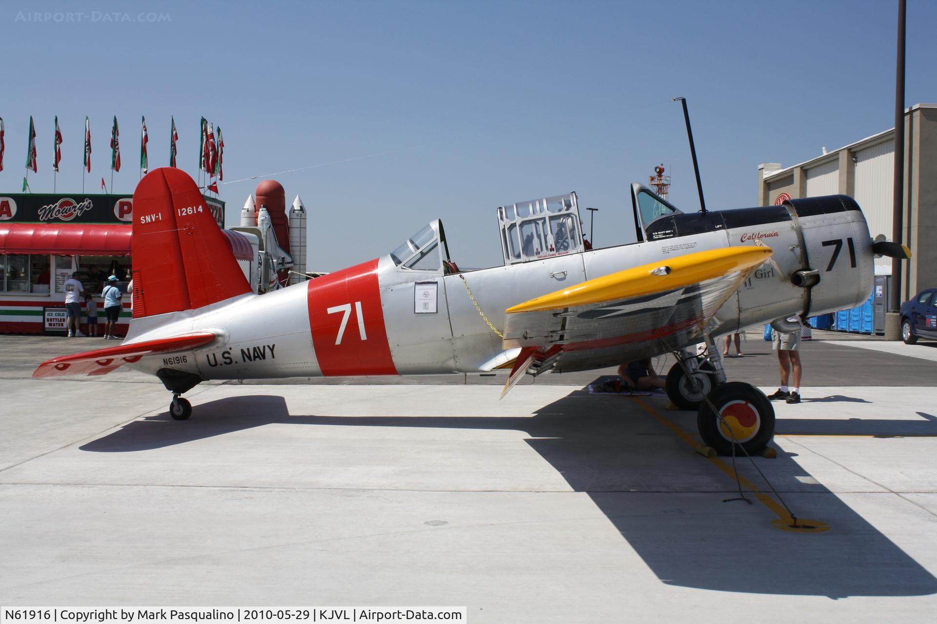 N61916, 1942 Vultee SNV-1 (BT-13A) Valiant C/N 7041, Vultee SNV-1
