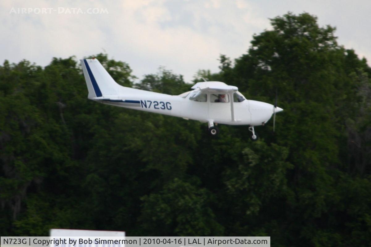 N723G, 1976 Cessna 172N C/N 17268008, Arriving at Lakeland, Florida during Sun N Fun 2010.