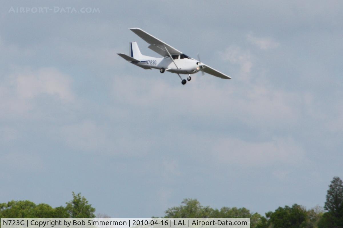 N723G, 1976 Cessna 172N C/N 17268008, Arriving at Lakeland, Florida during Sun N Fun 2010.