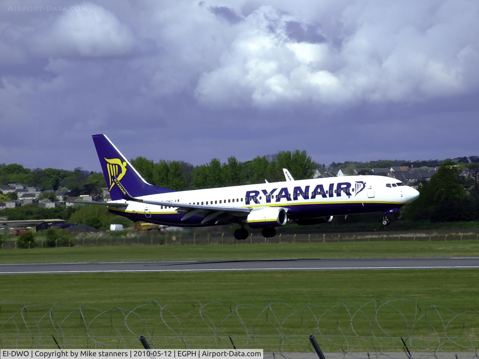 EI-DWO, 2007 Boeing 737-8AS C/N 36079, Ryanair Boeing 737-8AS Landing on runway 06