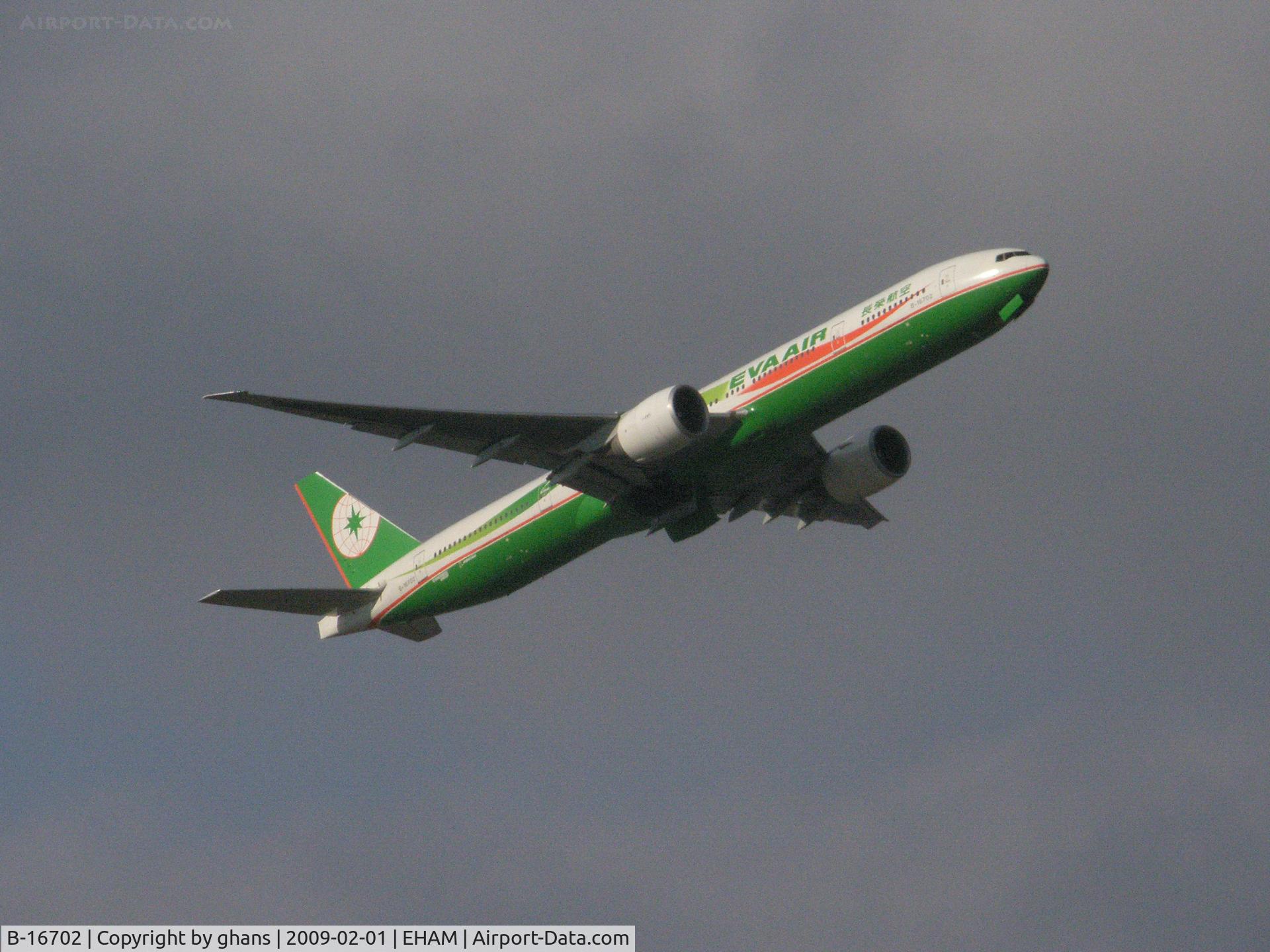 B-16702, 2005 Boeing 777-35E/ER C/N 32640, Taking-off rw09
